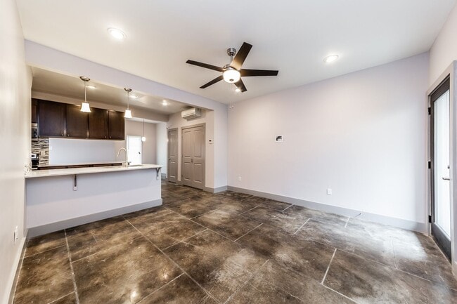 Building Photo - Modern Luxurious Lafayette Townhome for Rent (Right Across From the Oil Center)!