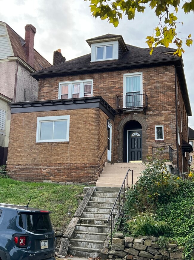 Building Photo - 616 E 12th Ave