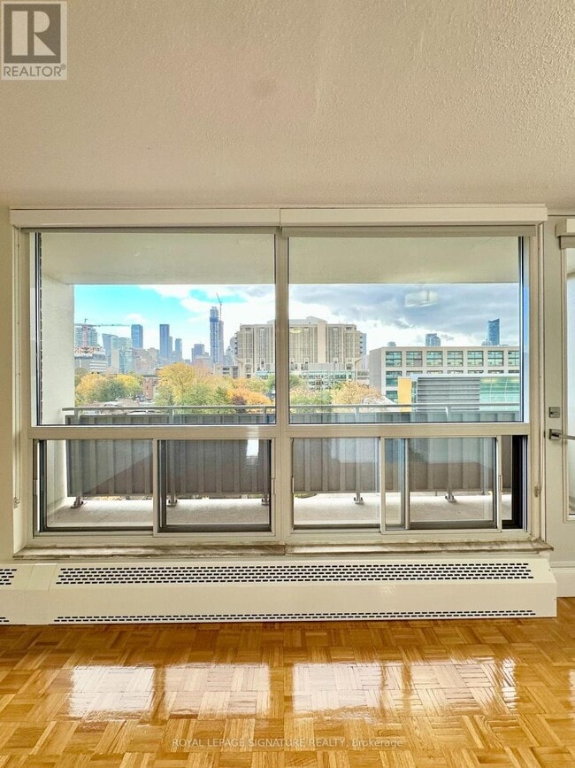 Photo du bâtiment - 666 Spadina Ave.