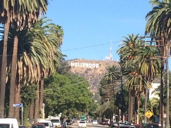 Building Photo - 2028 Beachwood Dr