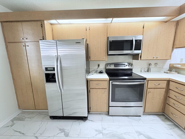 Foto del edificio - 2401 Village Blvd