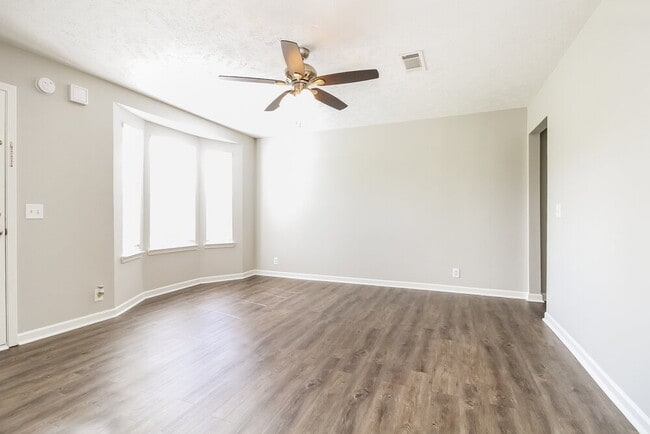 Foto del edificio - 1318 Lyndsey Ridge Dr