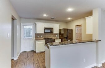 Building Photo - 730 Redwing Pl Dr