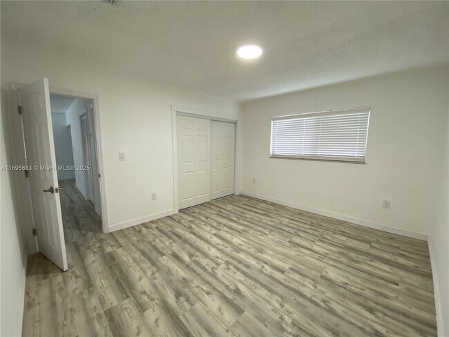 Foto del edificio - 44 NW 44th St