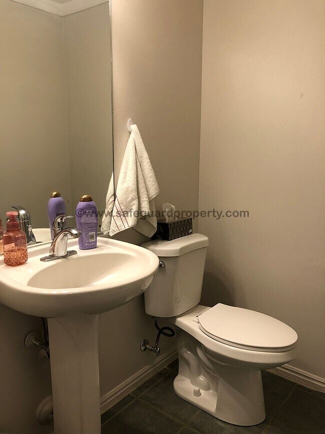 Foto del edificio - Beautiful Townhome in Wonderful Gated Comm...