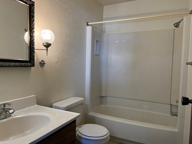 Bathroom - 1413 7th Ave SW