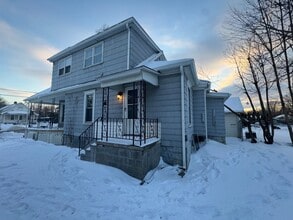 Building Photo - 704 W 21st St