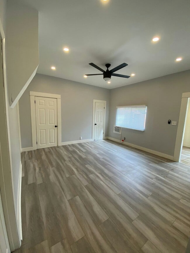 Photo - 3382 Eucalyptus Ave House