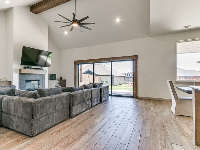 Building Photo - 5 Bedroom Single Family Home in Edmond
