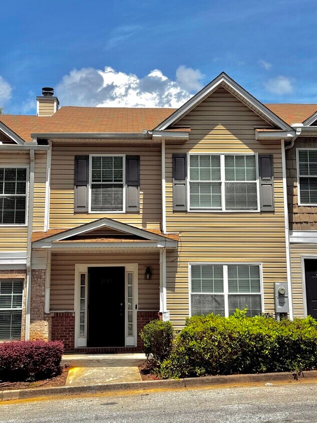 Primary Photo - Spacious and cozy 3BR/2.5 bath townhome in...