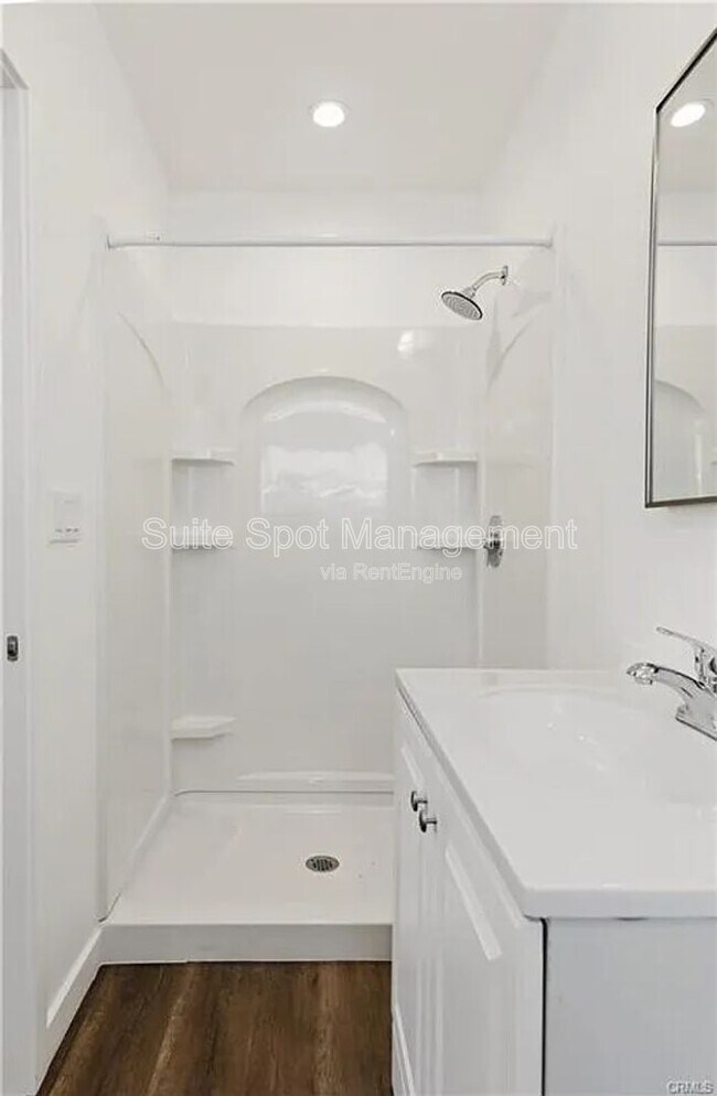 Building Photo - 554 N Cambridge St