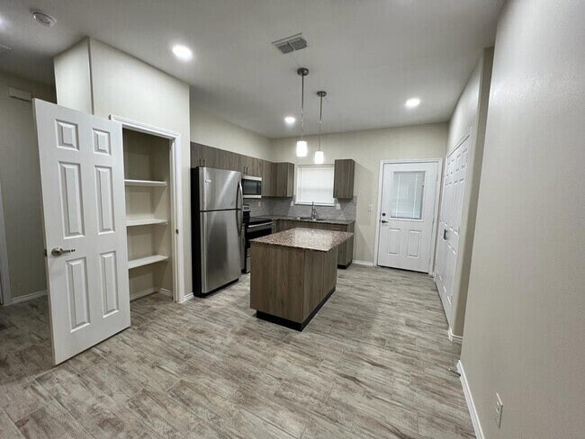 Foto del edificio - 5101 N Hiawatha Dr