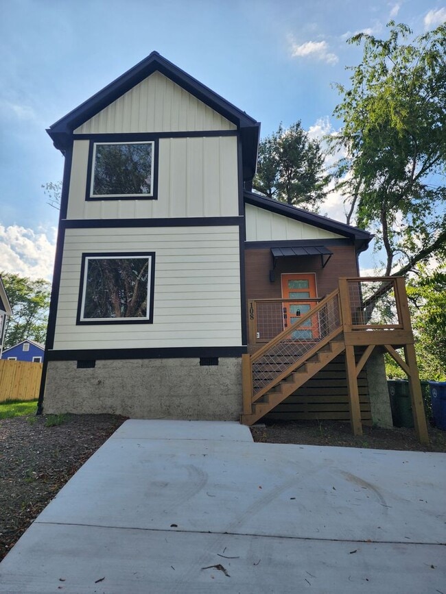 Building Photo - 108 Tracy Ave