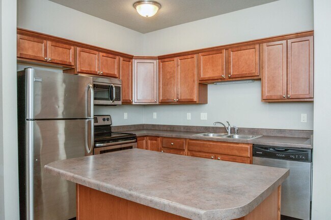 124 N Hyland n.º 104 | Cocina - Triangle Apartments