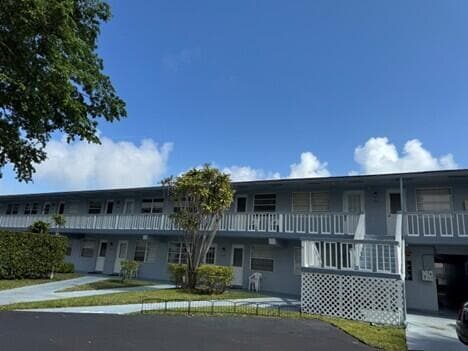 Building Photo - 751 Pine Dr