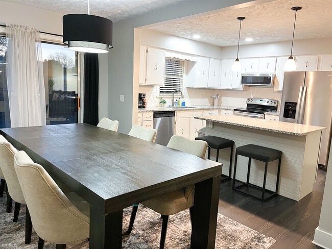 Building Photo - 3 br, 2.5 bath House - 2614 North 124th Ci...