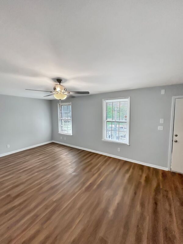 Foto del edificio - 208 Glenrose Ct