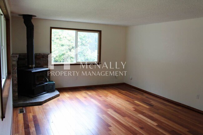 Foto del edificio - Freshly Updated 4BR Home w/ Finished Basement, New Appliances & RV/Boat Parking