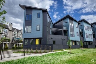 Building Photo - 1700 SE Columbia River Dr