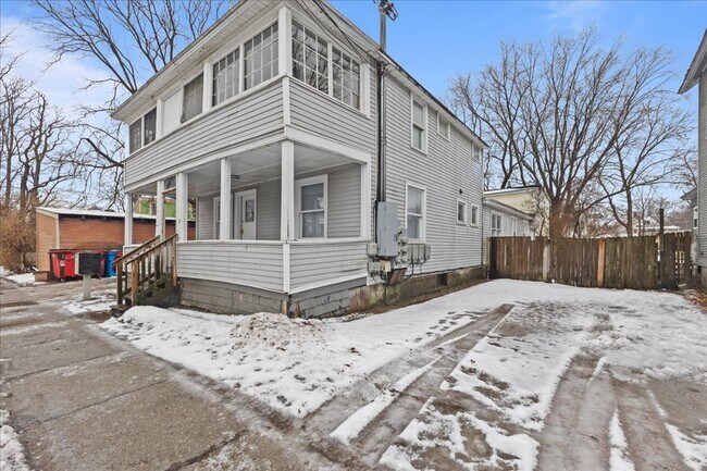 Building Photo - 43-47 Willow St