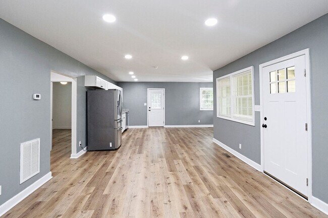 Building Photo - Move-in Ready, Pet-Friendly Northern Albem...