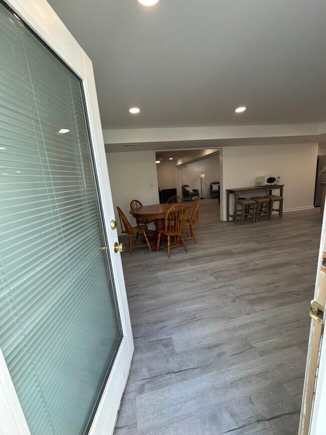 Foto del edificio - 1042 Laurel Grove Rd