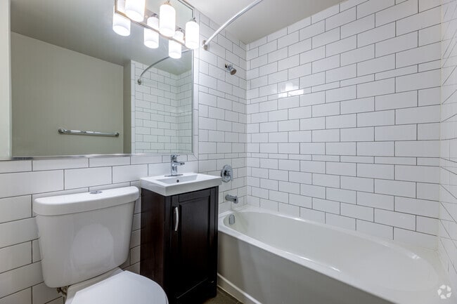 Bachelor - 428SF - Salle de bain - 70 Spadina Road