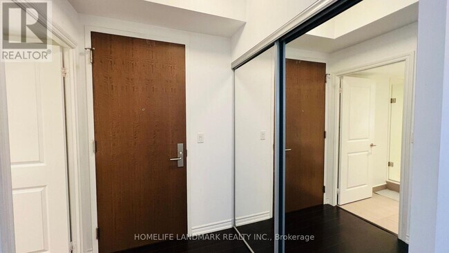 Photo du bâtiment - 386-4386 Yonge St