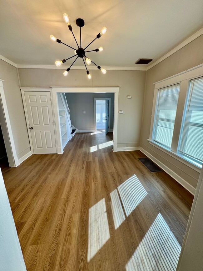 Building Photo - “Spacious 5BR Home Near TCNJ – Large Yard & Flexible Living!”