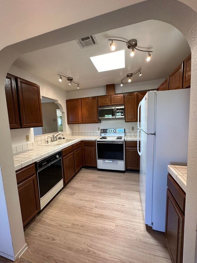 Foto del edificio - 2 bedroom condo near UNLV