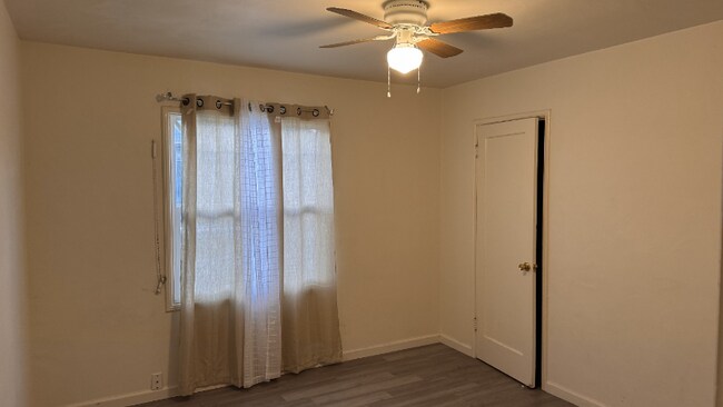 Foto del edificio - 1248 E 15th St