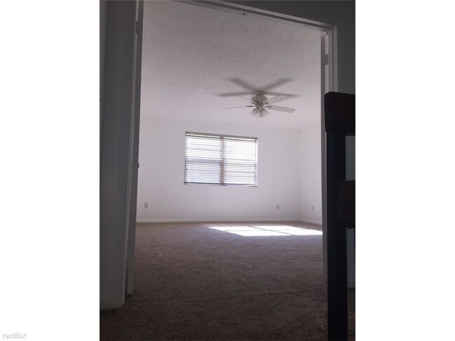 Building Photo - 2 br, 2.5 bath  - 325 Ives Dairy Rd # 325-07