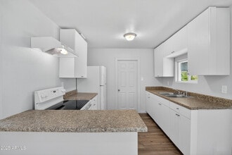 Building Photo - 1410 S 24th Ave