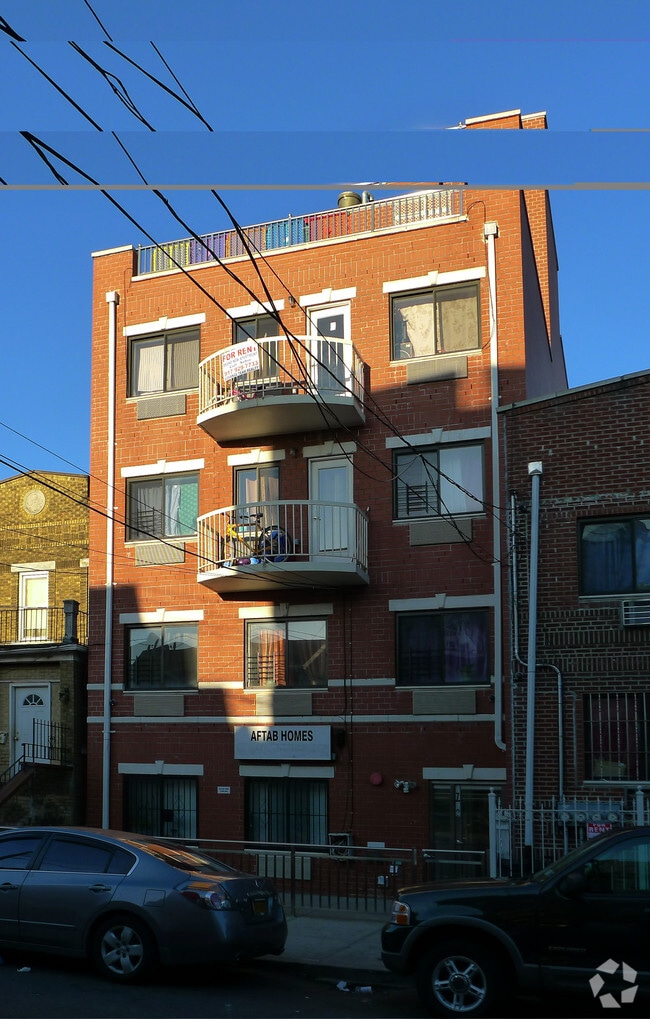 Building Photo - 3732 107th St