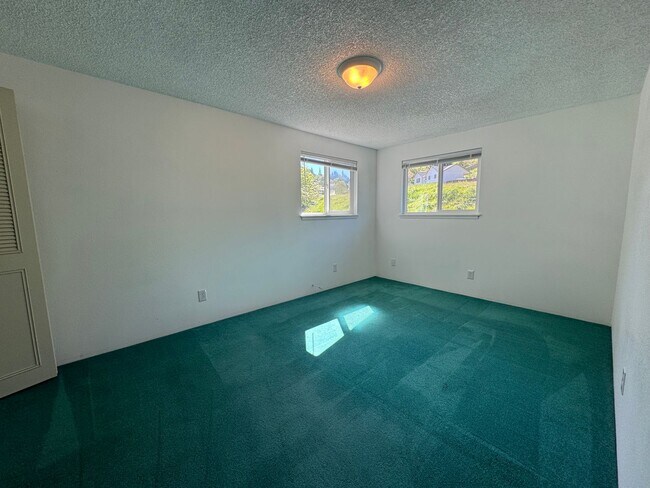 Foto del edificio - 2 Bedroom Upstairs apartment For Rent Loca...