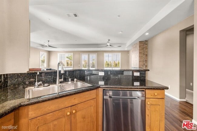 Building Photo - 3 br, 3.5 bath House - 1272 Esperanza Trl