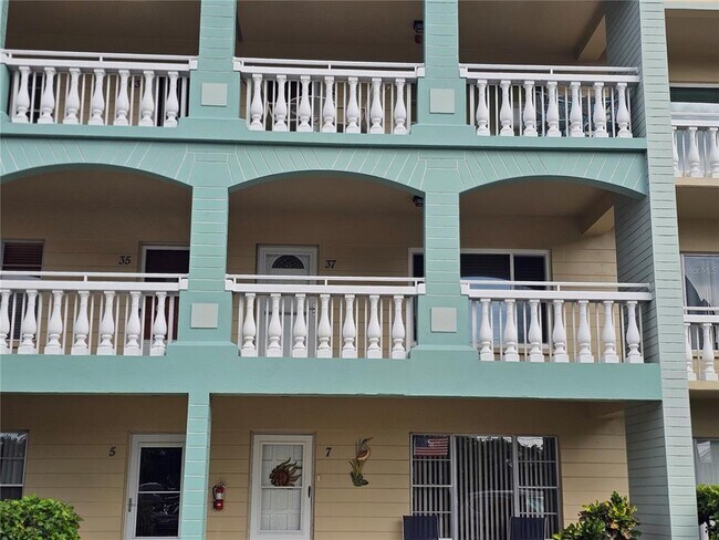 Foto del edificio - 2331 Finlandia Ln