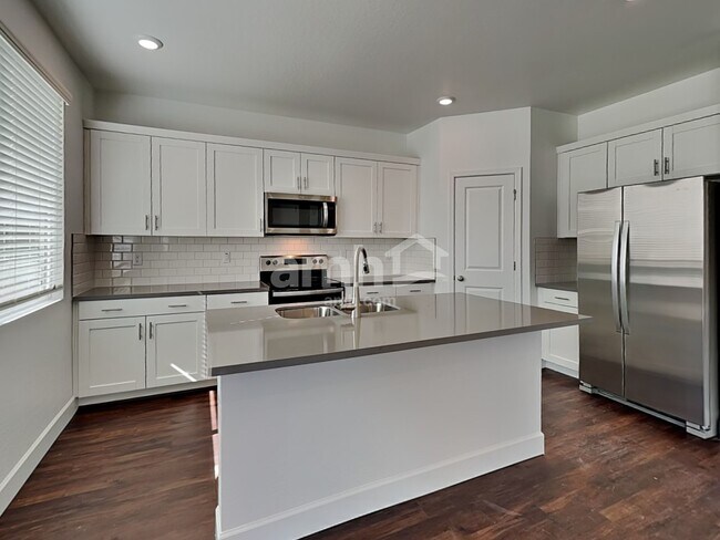 Foto del edificio - 17129 W Golden Ln