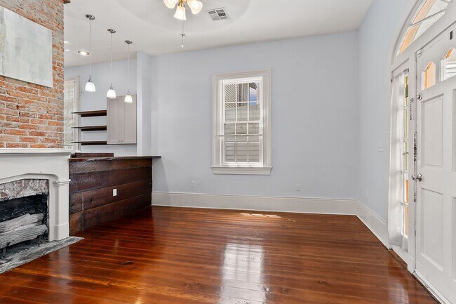 Foto del edificio - Charming New Orleans Shotgun with Historic...