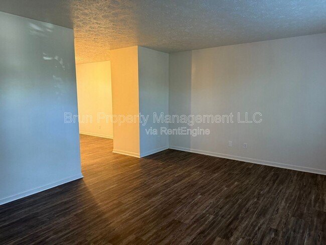 Foto del edificio - 1204 Glade Hill Dr