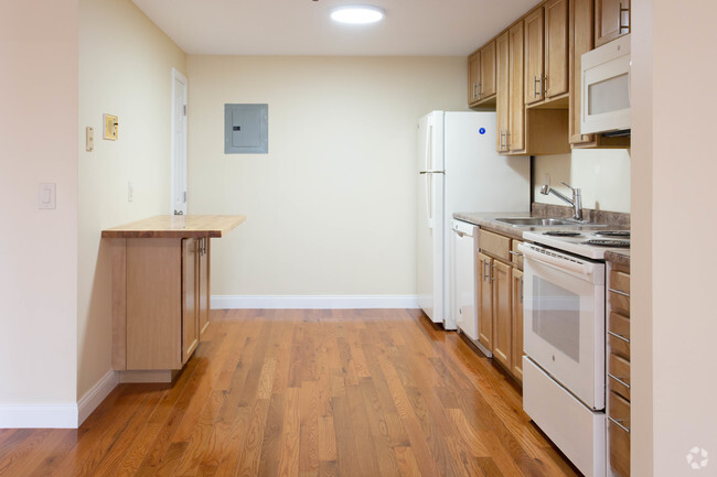 1 Bd, 1 Ba - Kitchen - Hampton Arms Apartments