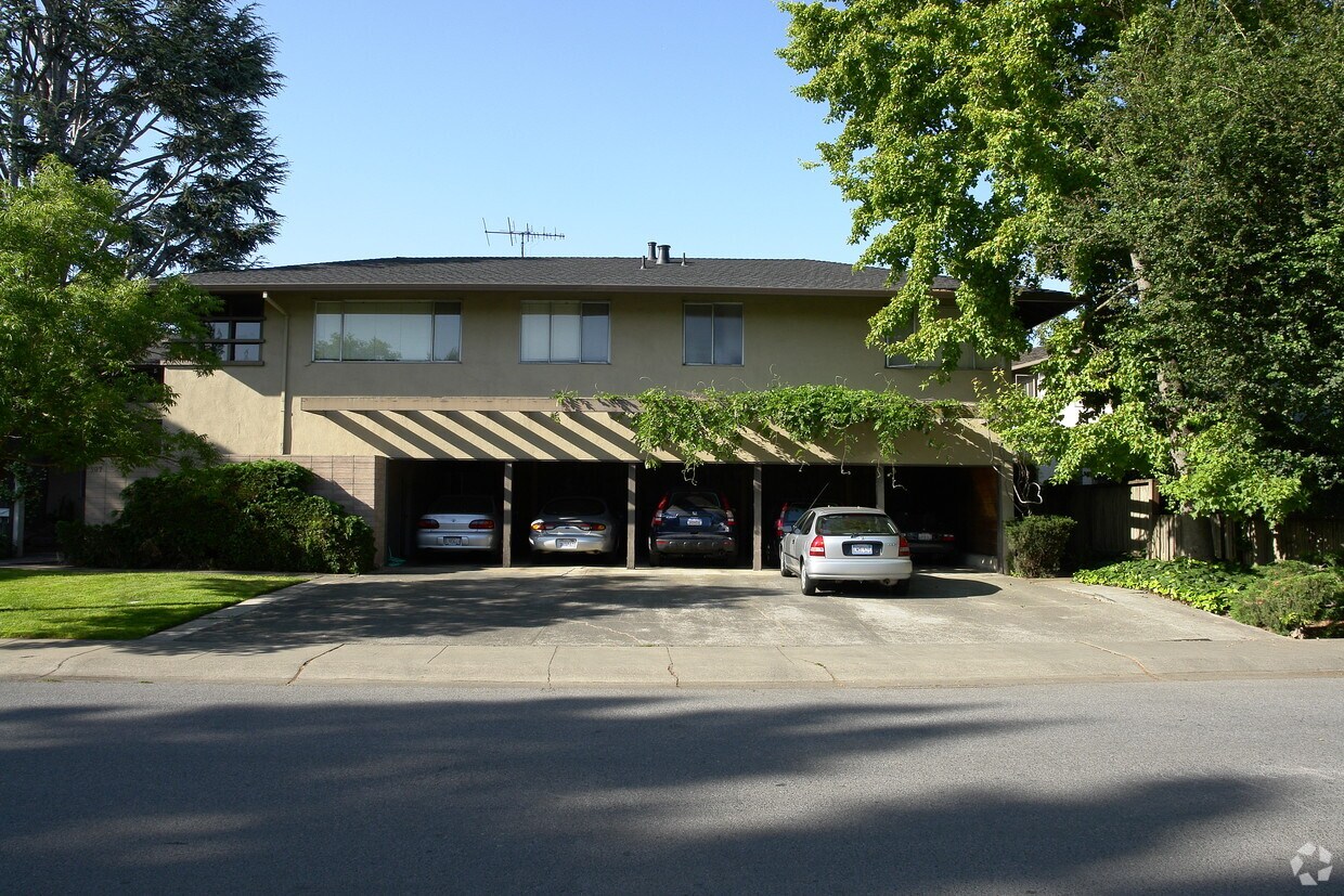 Building Photo - 307 Waverley St