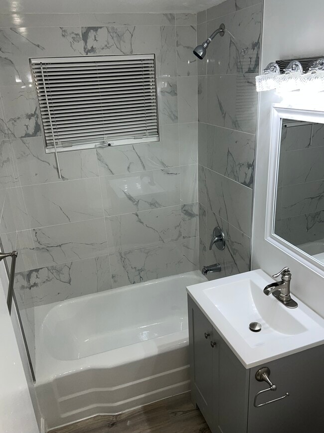 1BD/1BTH BATHROOM - Clarissa Properties