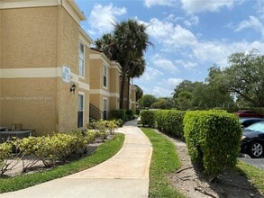 Building Photo - 977 Riverside Dr