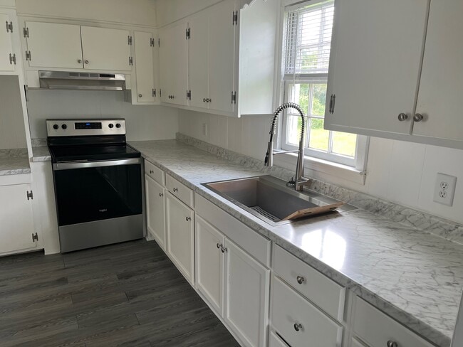 Building Photo - 222 Reynolds St