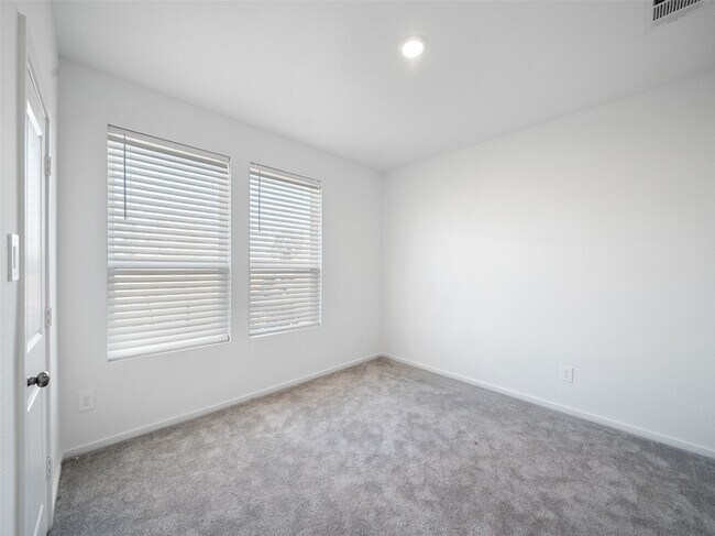 Foto del edificio - 826 Ridgewood Clfs Ct