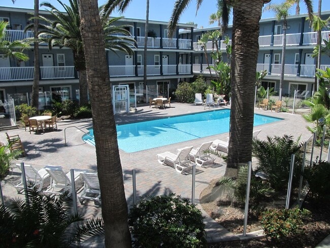 Building Photo - Condo by the beach