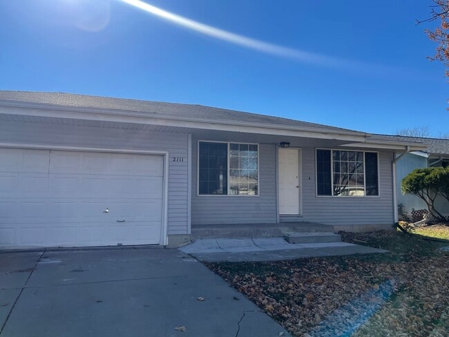 Building Photo - COMPLETELY REMODELED - Be The First To Live Here With The Updates SHORT TERM LEASE OPTION
