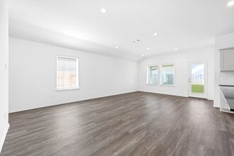 Building Photo - 40623 Spruce Ln