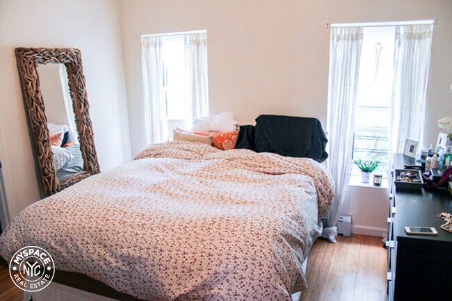 Foto del edificio - 107 Albany Ave